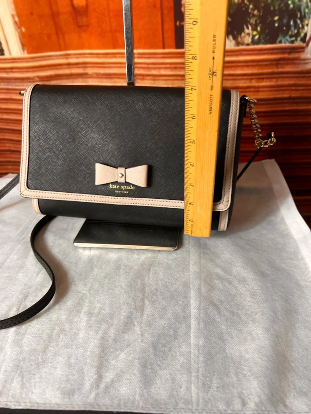 Kate Spade New York HAZEL COURT ALEK CROSSBODY, excellent condition